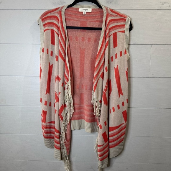 Umgee Sweaters - Umgee Coral and Cream Patterned Aztec Vest With Fringe Size M/L